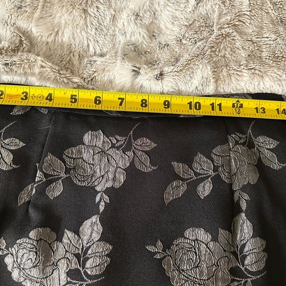 Maggy London 2 Piece Skirt Set, Black With Silver Flowers Size 12 - Picture 6 of 8
